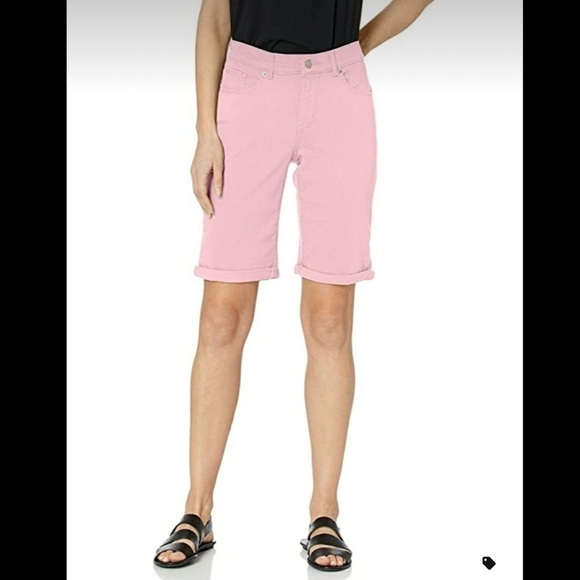 Levi’s light pink denim jean Bermuda shorts Size 33 - Picture 1 of 13
